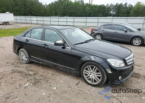 2008 Mercedes-Benz C 300 z USA, uszkodzony, nr VIN WDDGF54XX8R018133